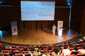 Şeffaf plaklar diş teli kaygısını ortadan kaldırıyor