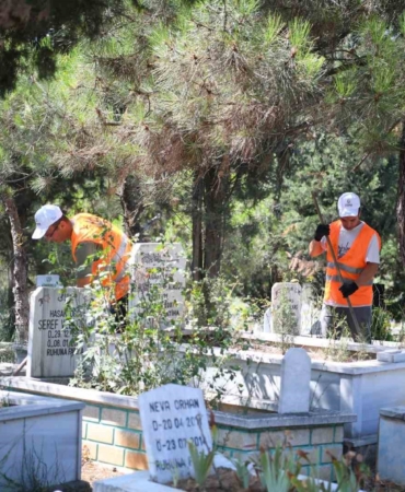 Şekerpınar Mezarlığı’nda temizlik yapıldı