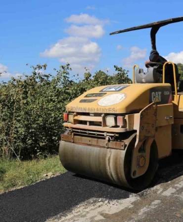 Serdivan’da asfalt mesaisi sürüyor