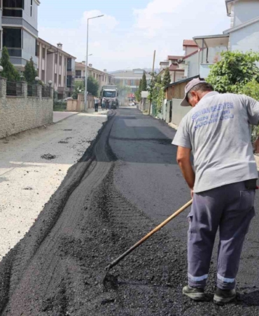 Serdivan’da asfalt mesaisi sürüyor