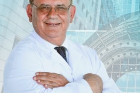 Ses estetiği operasyonu olan erkek hasta, tiz sesinden kurtuldu