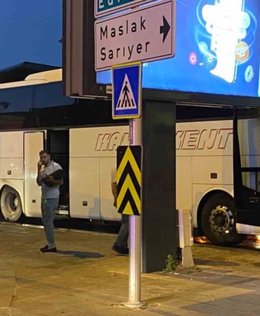 Şişli’de şehirlerarası otobüs seyir halindeyken alev aldı