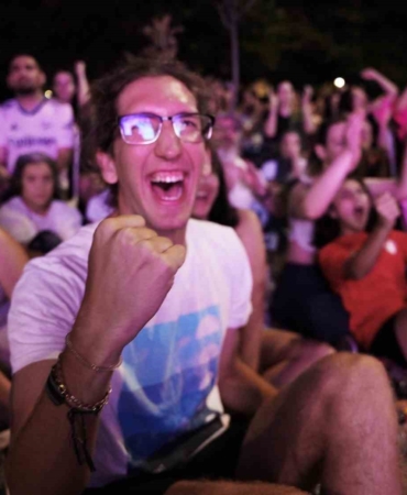 Şişliler, A Milli Kadın Voleybol Takımı’nın maçını dev ekrandan izledi