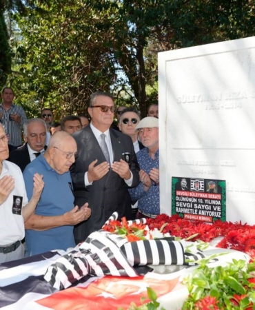 Süleyman Seba, kabri başında anıldı