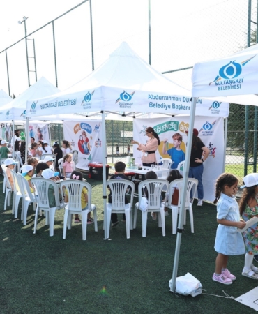 Sultangazi Belediyesi’nin “Bilim Firarda” otobüsündeki renkli etkinliklerde 40 bin çocuk buluştu