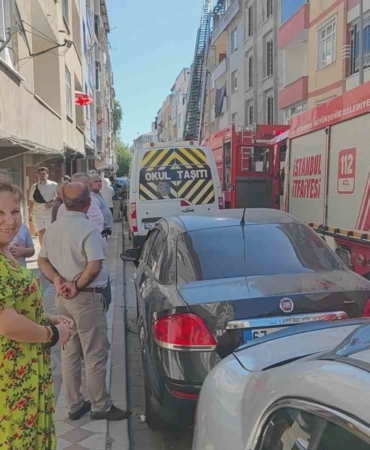 Sultangazi’de çatı katındaki kümeste çıkan yangında güvercinler telef oldu