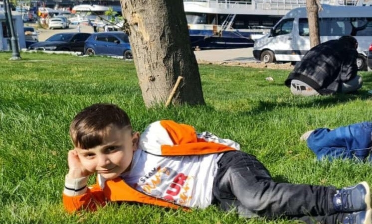 Sultangazi’de feci kaza: Otomobilin altında kalan çocuk hayatını kaybetti