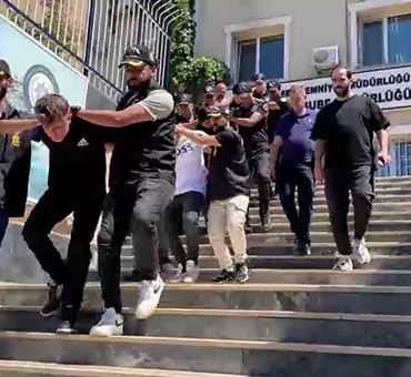 Sultangazi’de motosikletiyle silahlı saldırı düzenleyen şüpheliler yakalandı