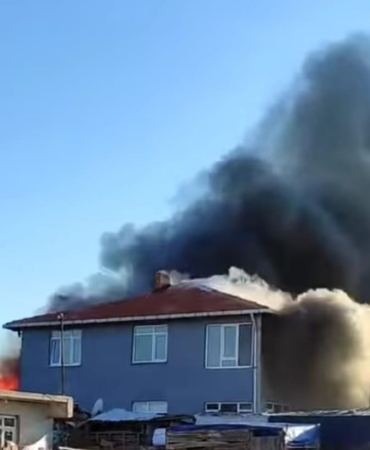Tekirdağ’da 2 katlı binada korkutan yangın