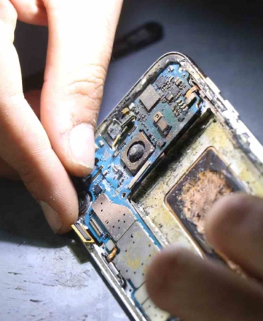 Telefon bomba gibi patlamıştı, teknik servis vatandaşı böyle uyardı