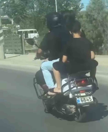 Trafikte hayrete düşüren yolcuklar kameraya yansıdı