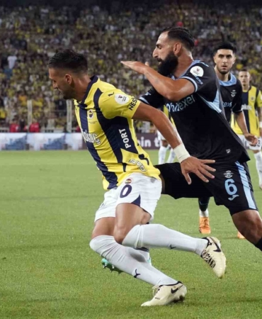 Trendyol Süper Lig: Fenerbahçe: 1 - Adana Demirspor: 0 (İlk yarı)