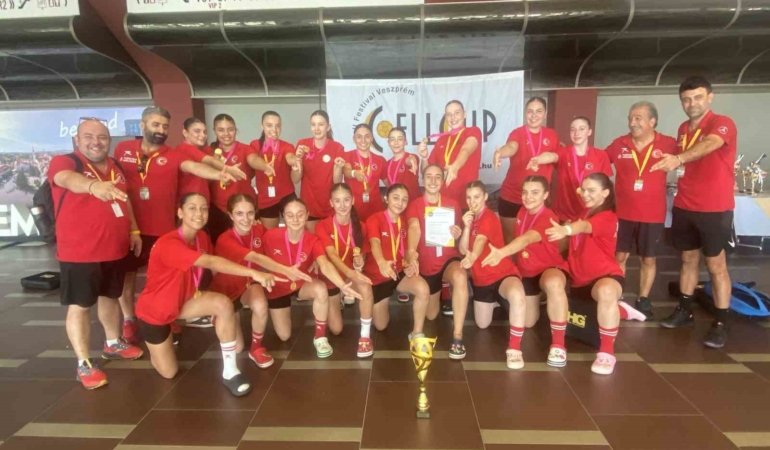 U17 Kız Milli Hentbol Takımı Cell-Cup’da şampiyon oldu