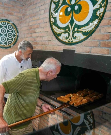 Ümraniye Belediyesi’nden özel bir lezzet: Taş fırında simit