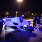 Ümraniye’de kontrolden çıkan otomobil takla attı: 2 yaralı