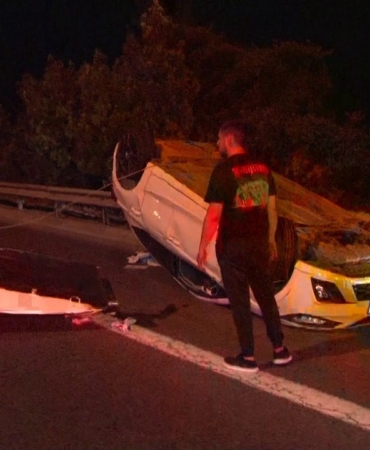 Ümraniye’de şerit değiştirirken başka bir araca çarpan otomobil takla attı: 1 yaralı