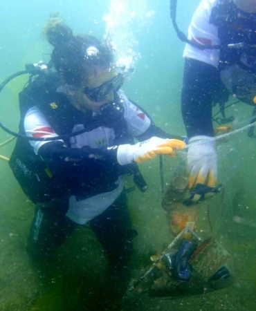 Üsküdar’da dalgıçlar tarafından su altı temizliği yapıldı