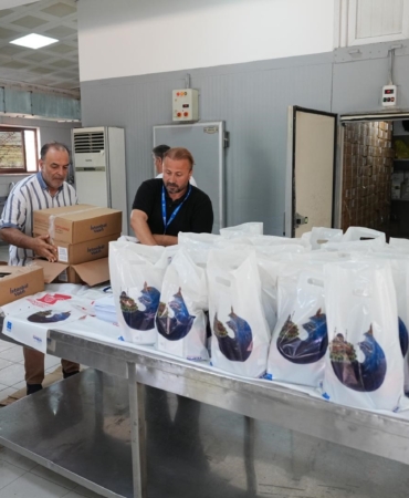 Üsküdar’da ihtiyaç sahiplerine konserve et dağıtımı