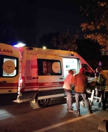 Üsküdar’da sürücüsünün kontrolünden çıkan araç takla attı: 1 yaralı