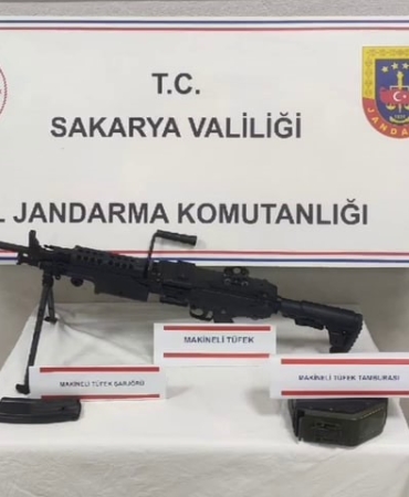 Uzun namlulu makineli tüfeği satmaya çalışırken yakalandı