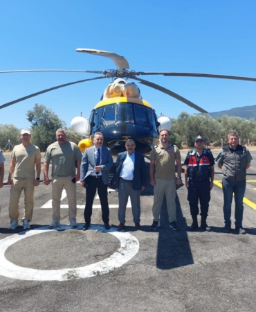 Vali Ustaoğlu yangın helikopterini inceledi