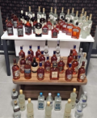 Yalova’da otomobilde 72 şişe sahte alkol ele geçirildi