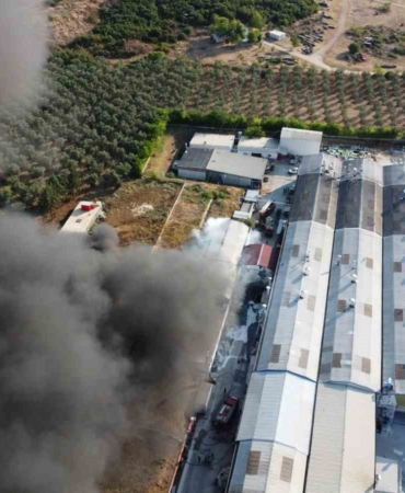 Yat fabrikasında yangın