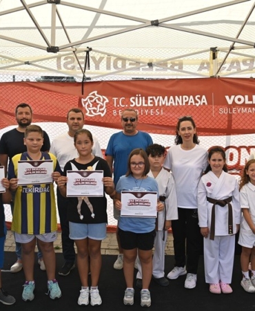 Yaz okulu öğrencileri yıl sonu şenliğinde buluştu