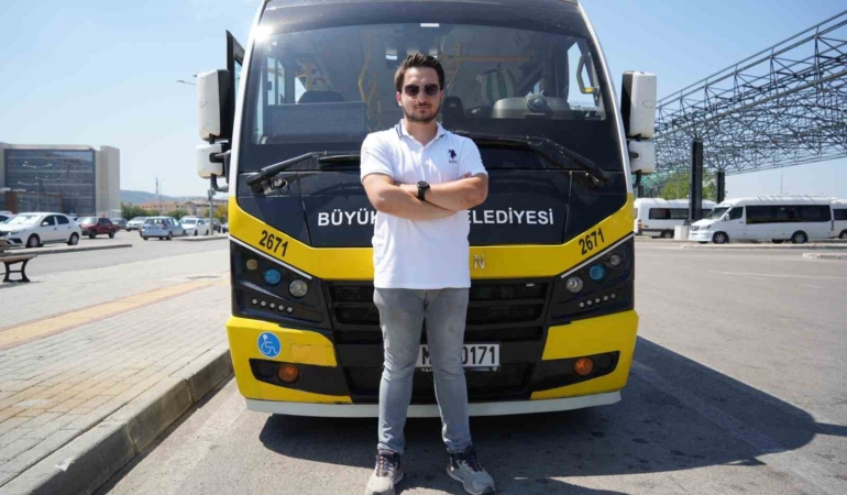 Yüksek lisans diplomalı şoför, gördüğü dersleri meslek hayatında uyguluyor