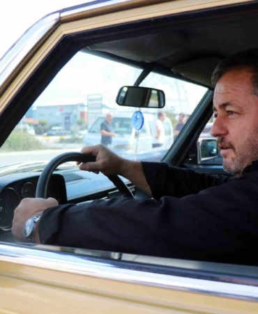 10 yaşında verdiği sözü 50 yaşında tuttu, otomobili kaptı