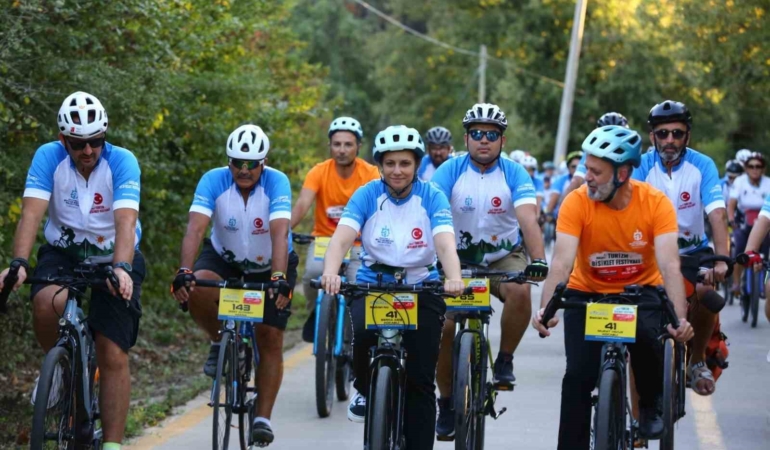 3 ülke ve 25 şehirden 350 bisikletçi Kocaeli’de buluştu