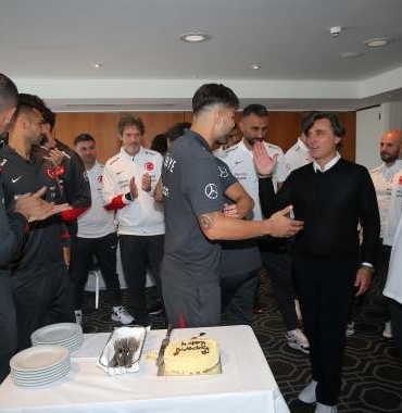 A Milli Takım’da Abdülkerim Bardakcı’nın doğum günü kutlandı