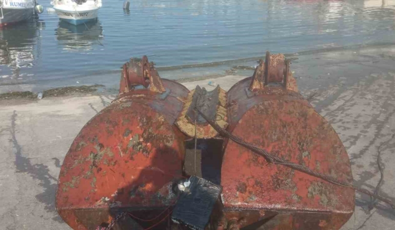 Arnavutköy sahili açıklarında içerisinde patlayıcı olan demir parçası bulundu