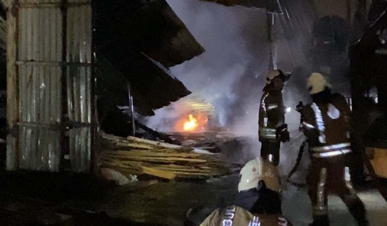 Arnavutköy’deki kereste atölyesinde yangın çıktı: 1 kişi hayatını kaybetti
