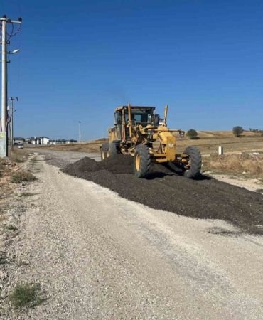 Asfaltlama ve yol bakım çalışmaları devam ediyor