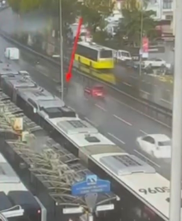 Avcılar’daki metrobüs kazasının güvenlik kamerası görüntüsü ortaya çıktı