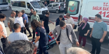 Aynı istikamette ilerleyen 2 motosiklet çarpıştı: 3 yaralı