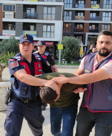 Babasını ’miras’ için öldürüp cesedi baltayla parçalayarak yakıp, dere kenarına gömmüş