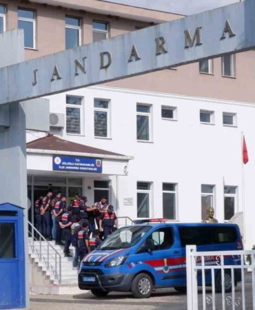 Babasını parçalayıp cesedini ormanda yakan şahıs arama çalışmalarına katılmış