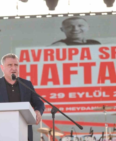 Bakan Bak İstanbul’da Avrupa Spor Haftası etkinliğine katıldı