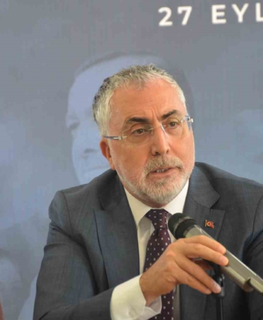 Bakan Işıkhan, "1 yıldır bütün insanlığın gözü önünde paramparça edilen Gazze olmuştur""