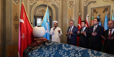 Bakan Işıkhan, Ertuğrul Gazi Türbesi’nde dua etti