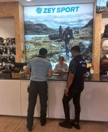 Balıkesir Büyükşehir Zabıtasından okul alışverişi mesaisi