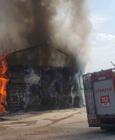 Balıkesir Susurluk’ta yangın: Saman deposu yok oldu