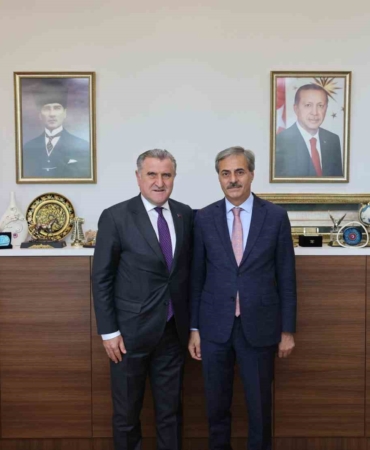 Başkan Alemdar, Gençlik ve Spor Bakanı Osman Aşkın Bak’la görüştü