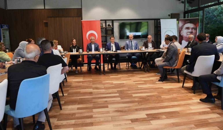 Başkan Aydın muhtarları dinliyor, sıkıntıları bir bir çözüyor