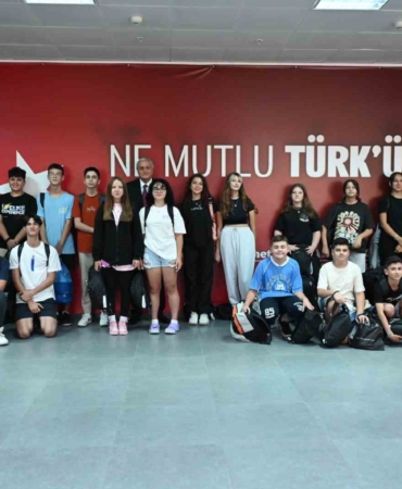 Başkan Bakkalcıoğlu öğrencileri kampa uğurladı