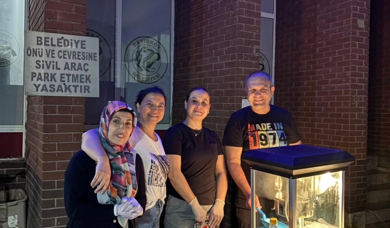 Başkan Dilsiz’den film öncesi çocuklara ikram