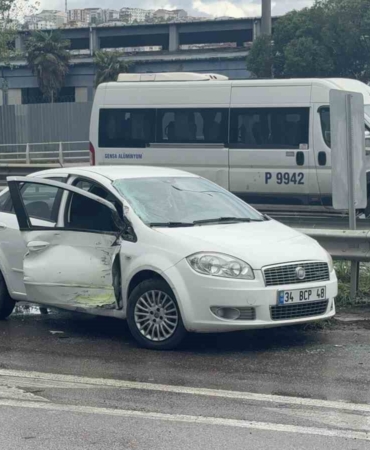 Belediye otobüsü ile otomobil çarpıştı: 2 yaralı