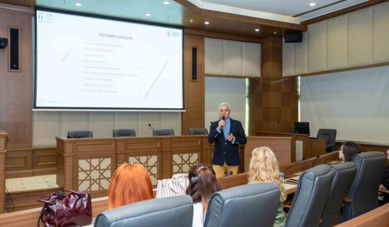 Belediye personeline ‘Etkili iletişim, problem çözme ve liderlik eğitimi’